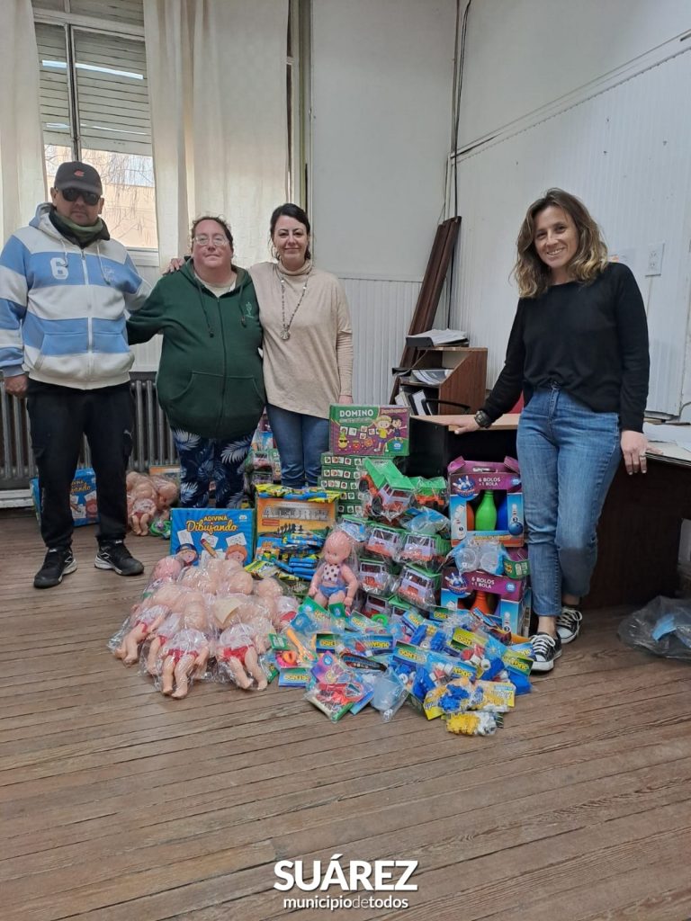 Entrega de más de 100 juguetes que realizó Desarrollo Social
