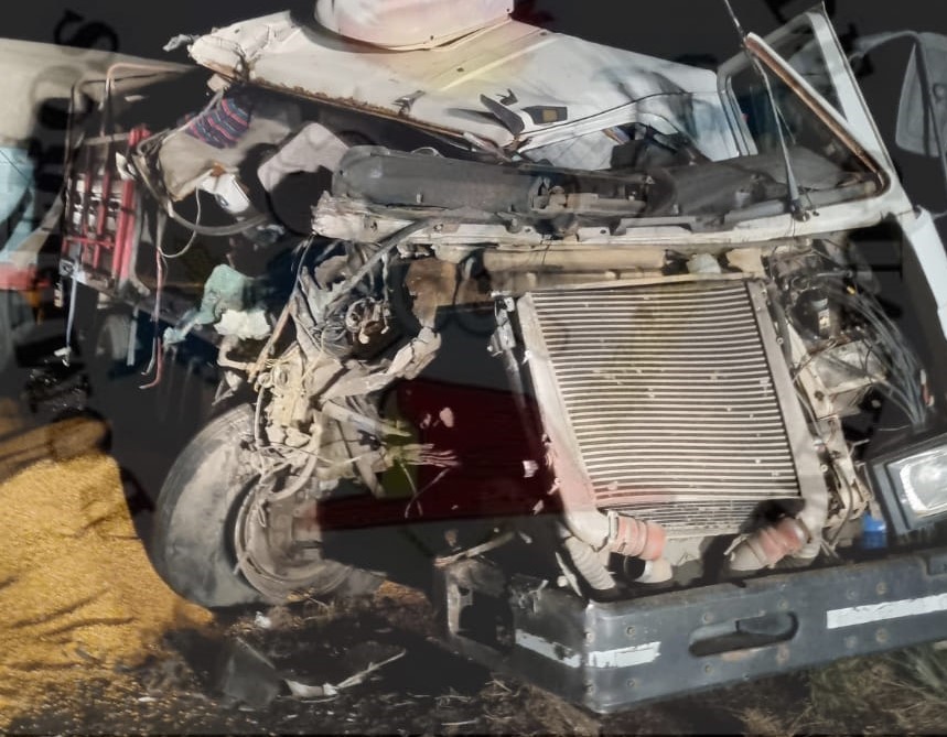 Dos heridos tras choque entre dos camiones en la ruta 33, km. 176