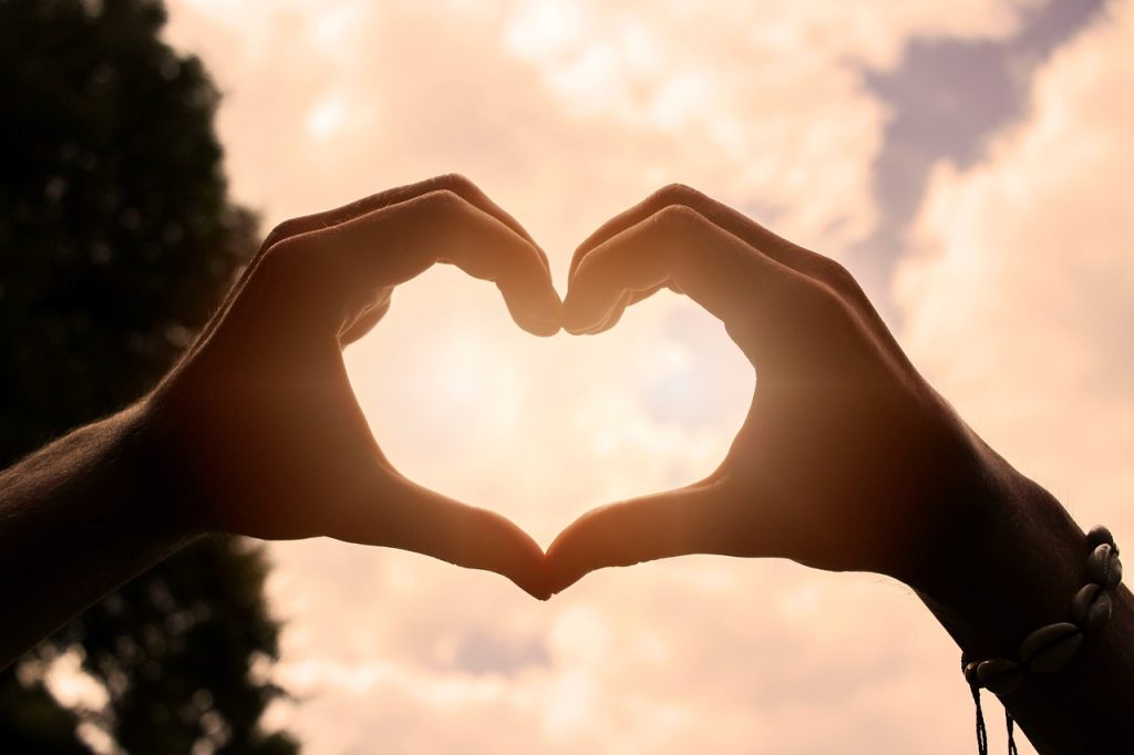 mano corazon
