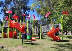 Ya se puede disfrutar de un juego increíble en la plaza Tambor de Tacuarí