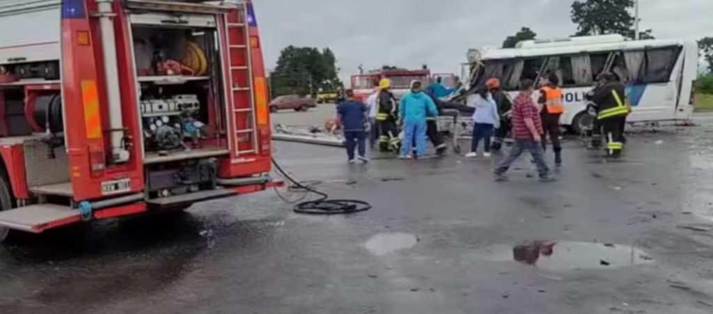 Al menos 4 policias muertos y otros 8 en grave estado, tras choque