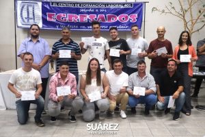 Entrega de certificados del CFL N° 401 en un emotivo acto