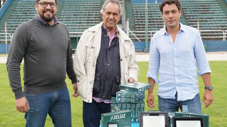 Scioli elige municipios que apoyan a Milei para llevarle programas deportivos