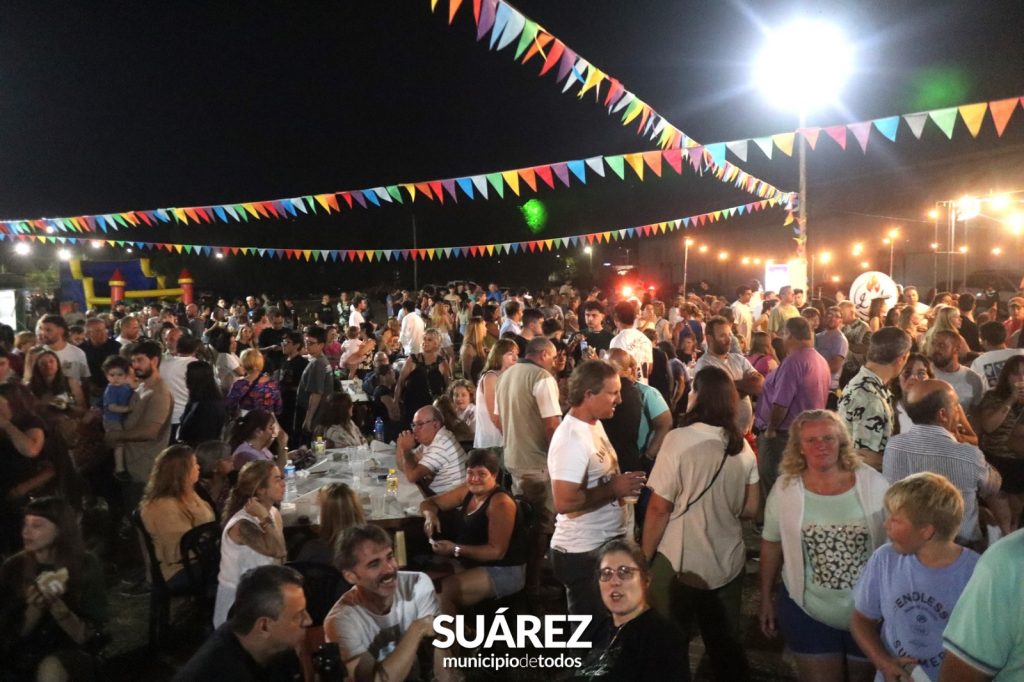 La Biergarten copó el sábado por la noche en el Paseo del Riel