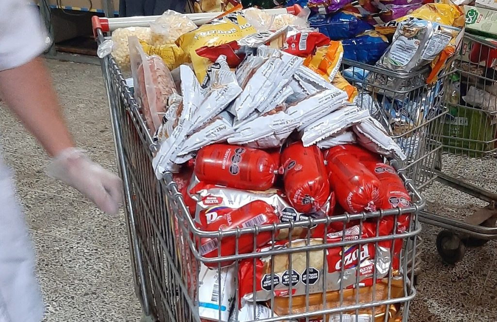 Bromatología decomisa alimentos vencidos en supermercado de una concejal
