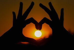 corazon manos