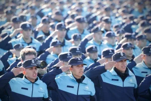 Policía bonaerense rechaza oferta, pide 100% de aumento y amenaza con parar