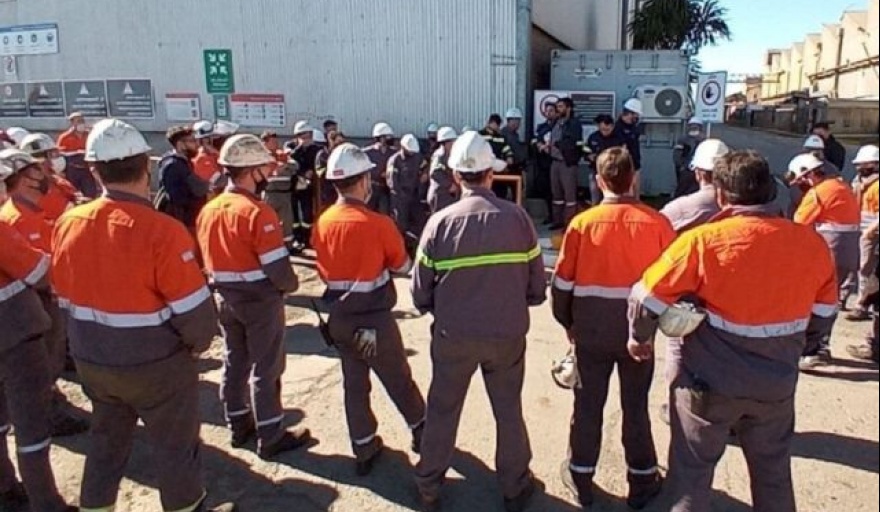 El pais que no queremos ver: bajas de salarios y suspensiones a casi mil trabajadores