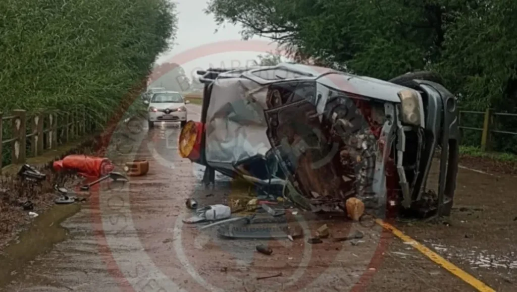 Vehículo colisionó contra un puente en la 76 en la mañana del martes