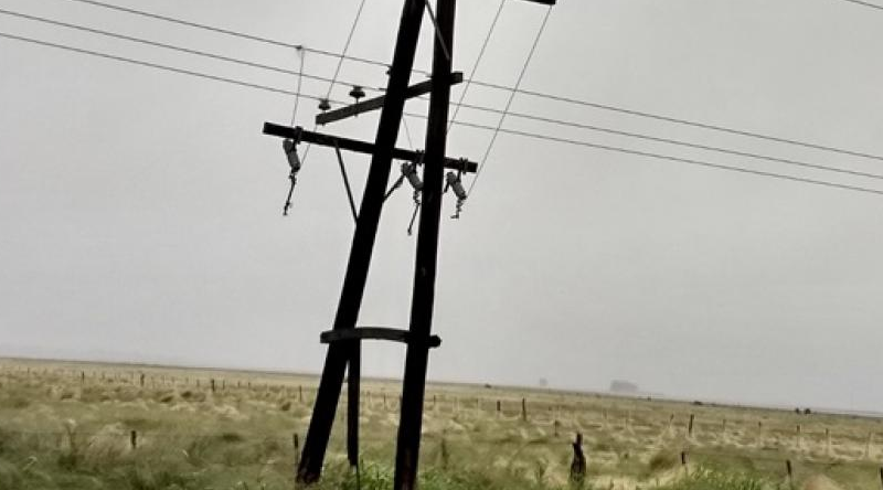 Murió un operario de una cooperativa eléctrica de servicio en un campo
