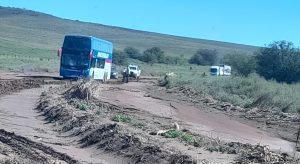 60 personas varadas por un corte, gracias al pueblo pudieron continuar