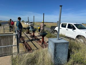 El cierre de una compuerta tras las intensas lluvias en el SO genera quejas