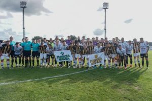 Escándalo: arrancaron con una foto solidaria pero terminaron con piñas y expulsiones