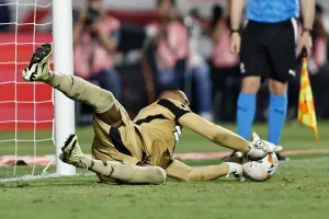 Qué marcará el árbitro si el arquero retiene el balón y otros cambios en el fútbol