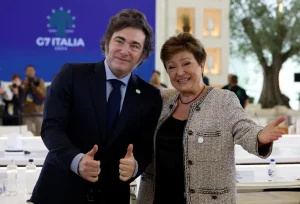 El peso de la historia: para muchas generaciones, la sigla “FMI” se asocia con crisis