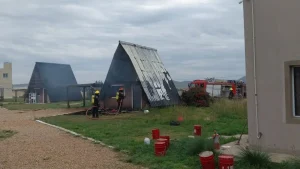 Se incendió una cabaña en un complejo de San Andrés de la Sierra