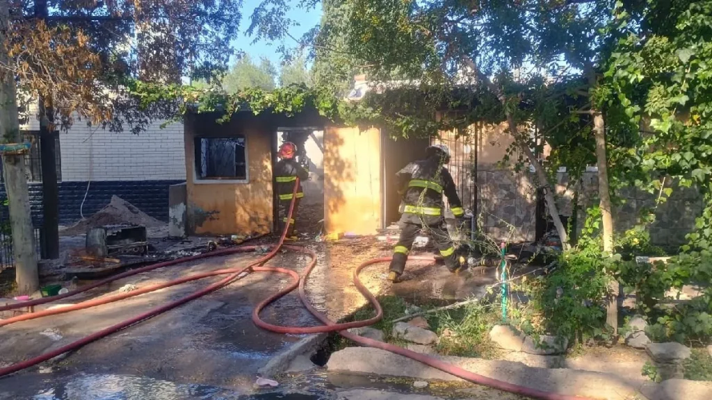 Un caballo causó la muerte de un joven y familiares de la víctima les quemaron la casa