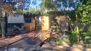 Un caballo causó la muerte de un joven y familiares de la víctima les quemaron la casa