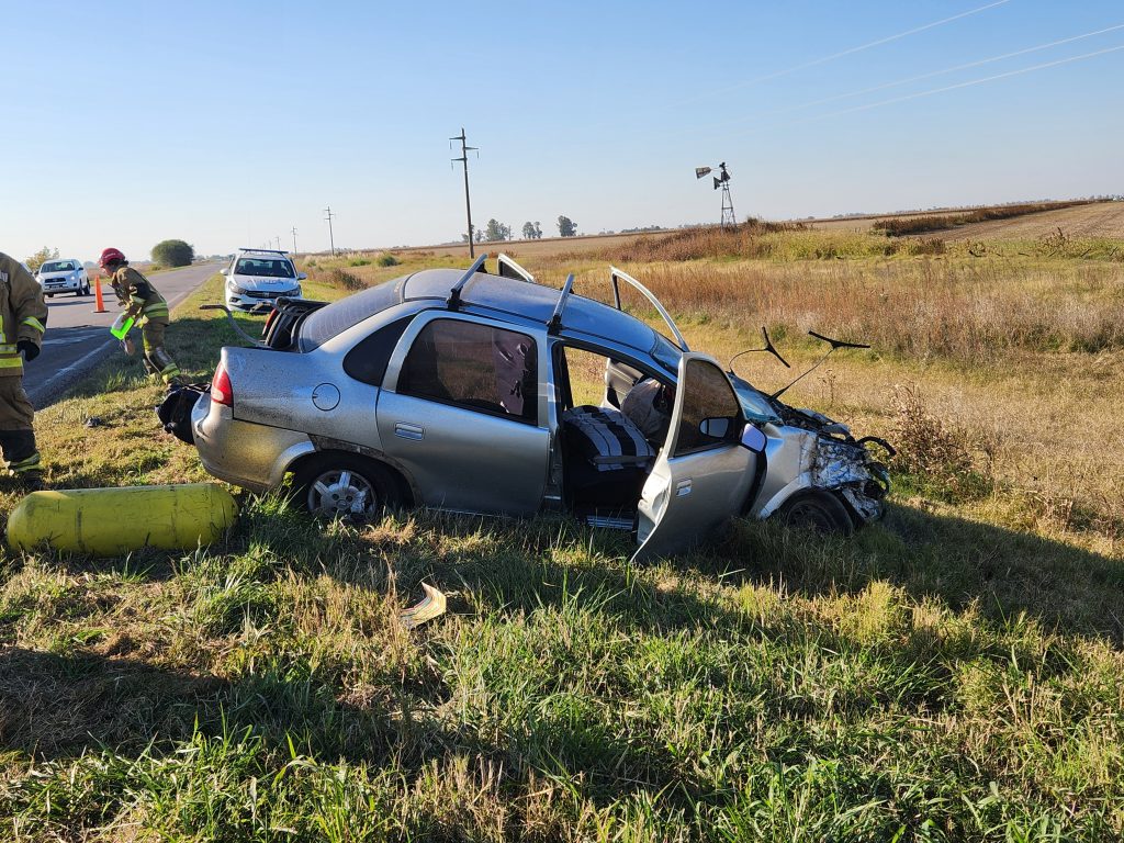 Otro más: por esquivar un pozo en la ruta 33 colisionó contra un camión