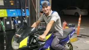 En el acceso a Monte chocaron un auto conducido por un cura y un chico en moto. El joven murió
