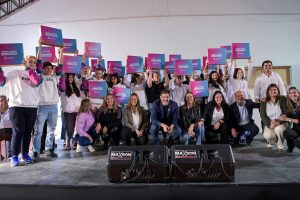La Provincia entregó netbooks de Conectar Igualdad en Coronel Suárez