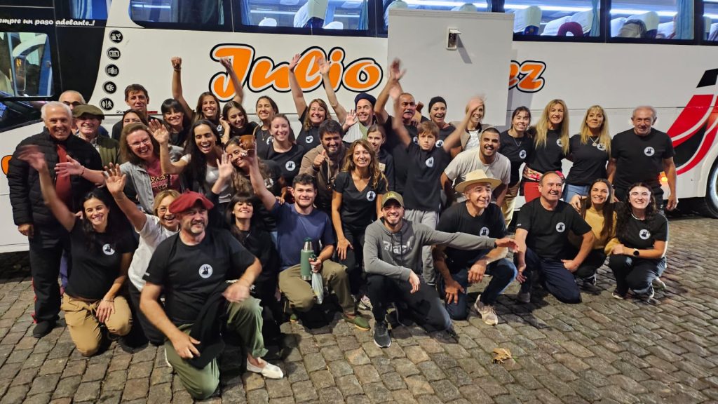 Saludo y agradecimiento a suarenses representantes de C. Suárez en Cosquin