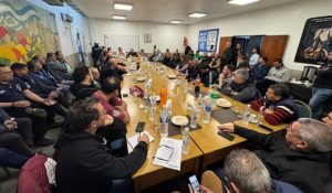 Sin la CGT, gremios y movimientos sociales impulsan un frente multisectorial contra Milei